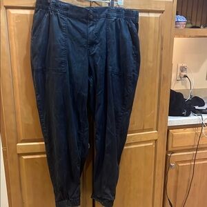 LulaRoe Patch Pocket pants. Size 34(16-17W)
Soft black